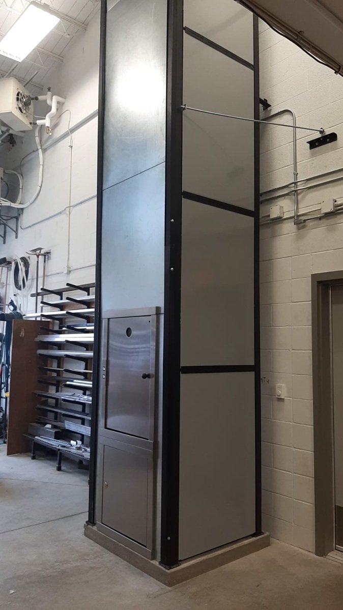 Delta FS dumbwaiter installed in a warehouse.